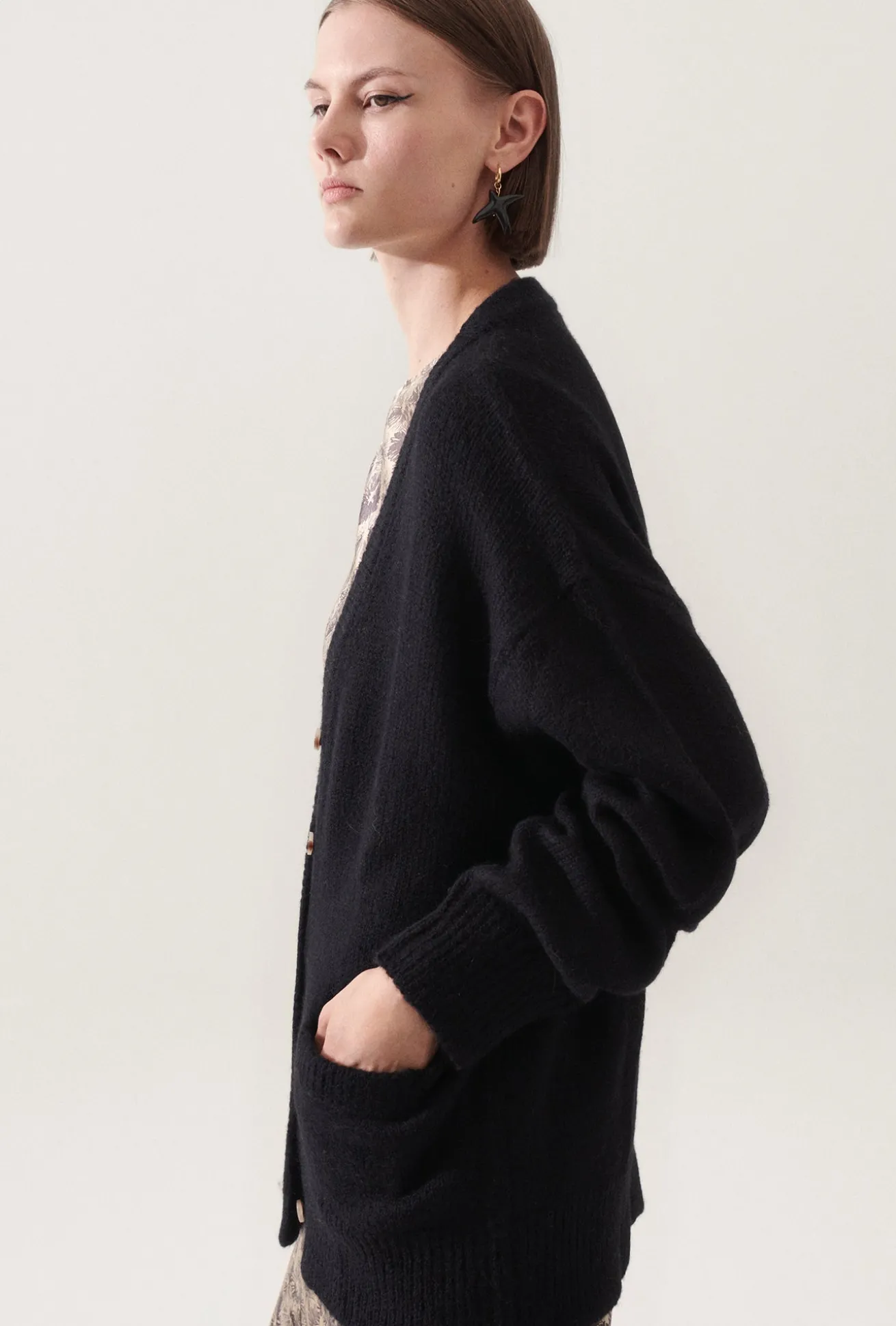 ALPACA SLOUCH CARDIGAN BLACK