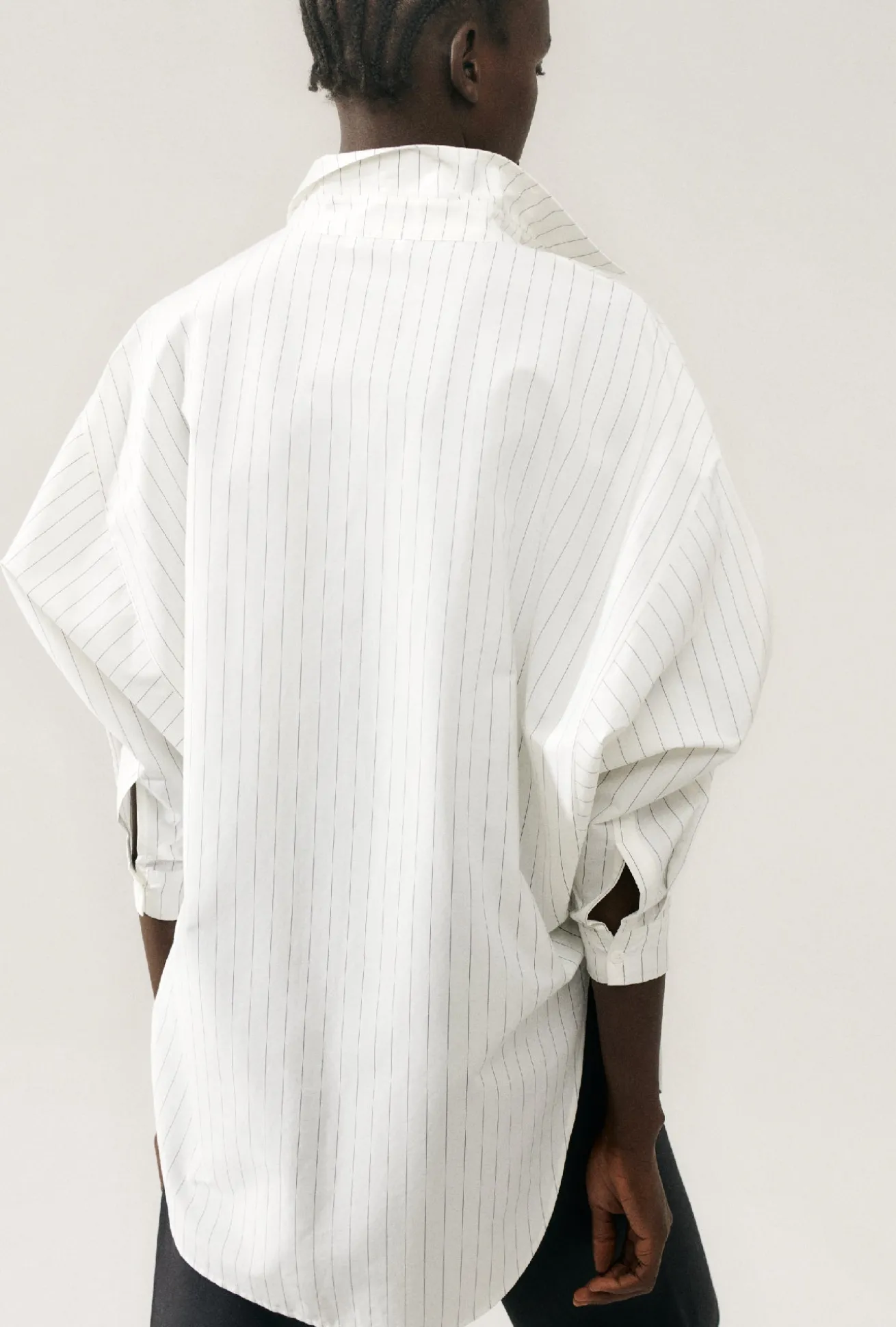 COTTON SILK ROUND SHIRT WHITE PINSTRIPE