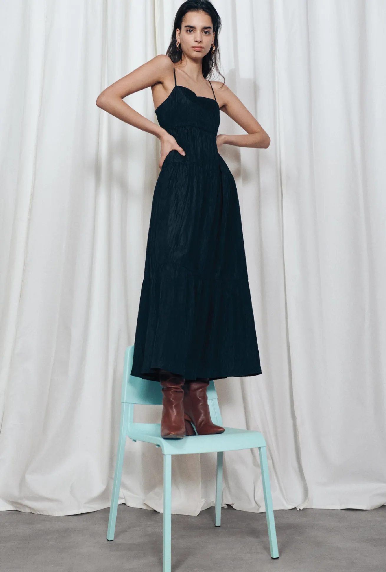 CRINKLE BOUNCE DRESS BLACK