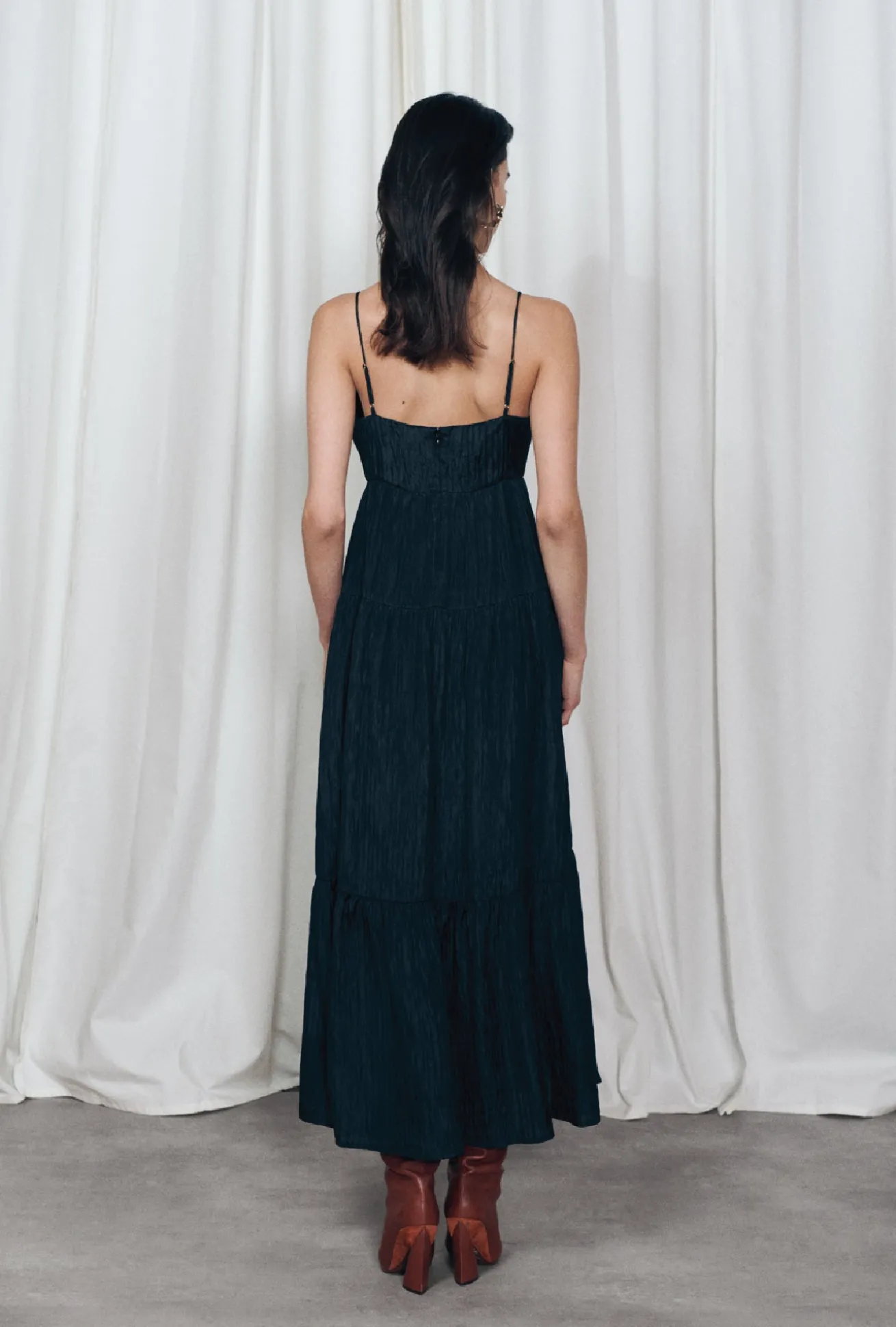 CRINKLE BOUNCE DRESS BLACK