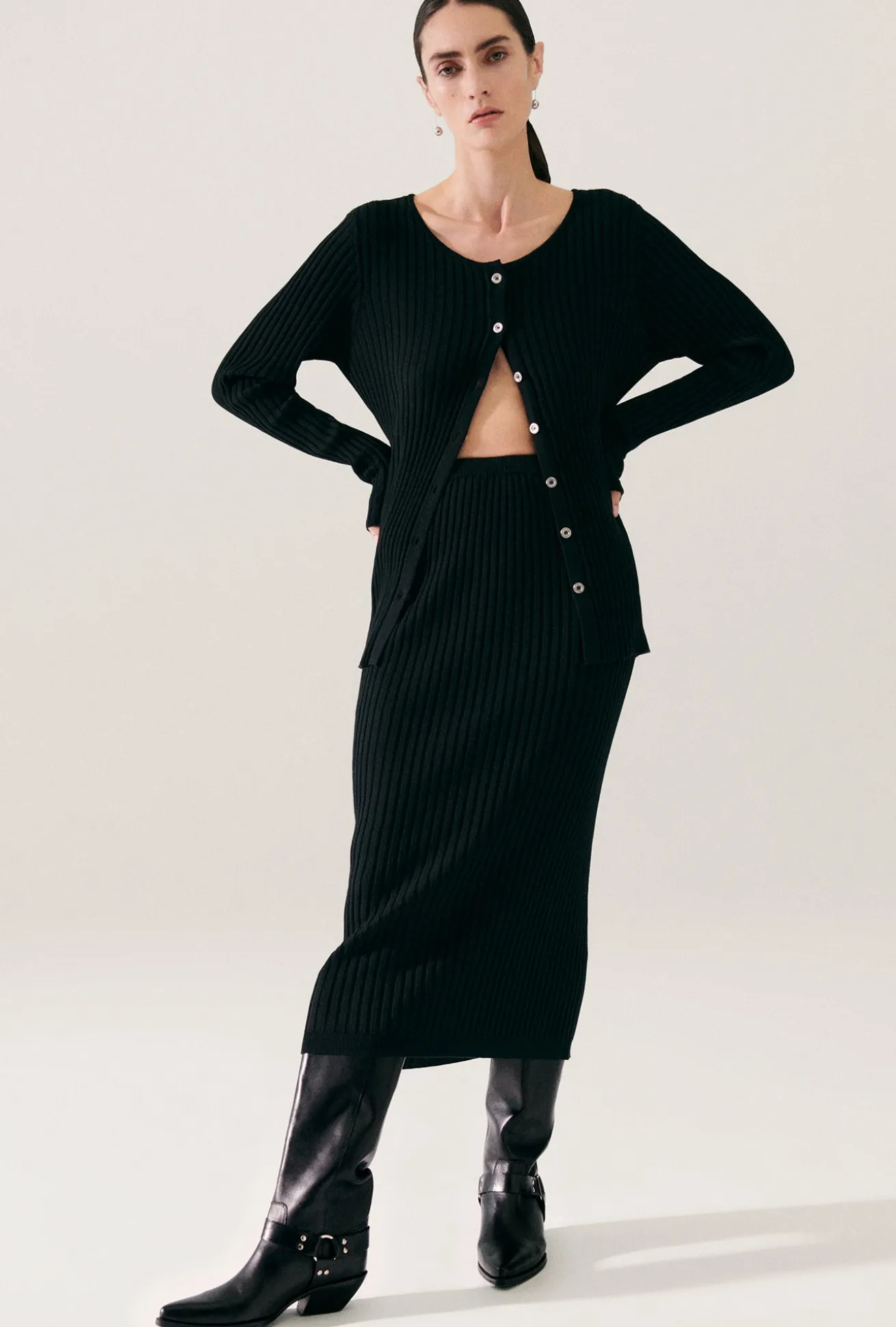 RIBBED STRAIGHT SKIRT BLACK