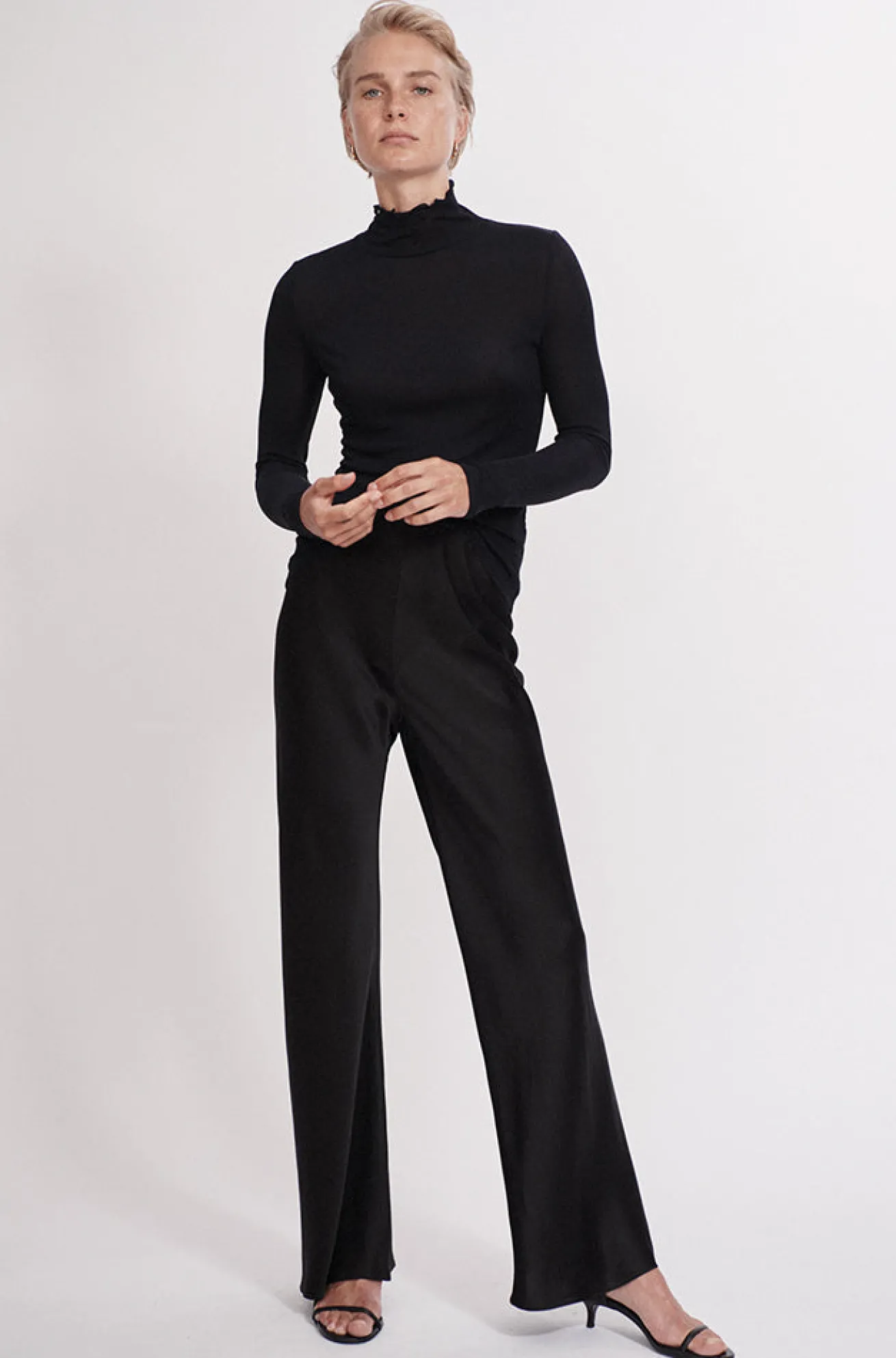 RIBBED TURTLENECK BLACK