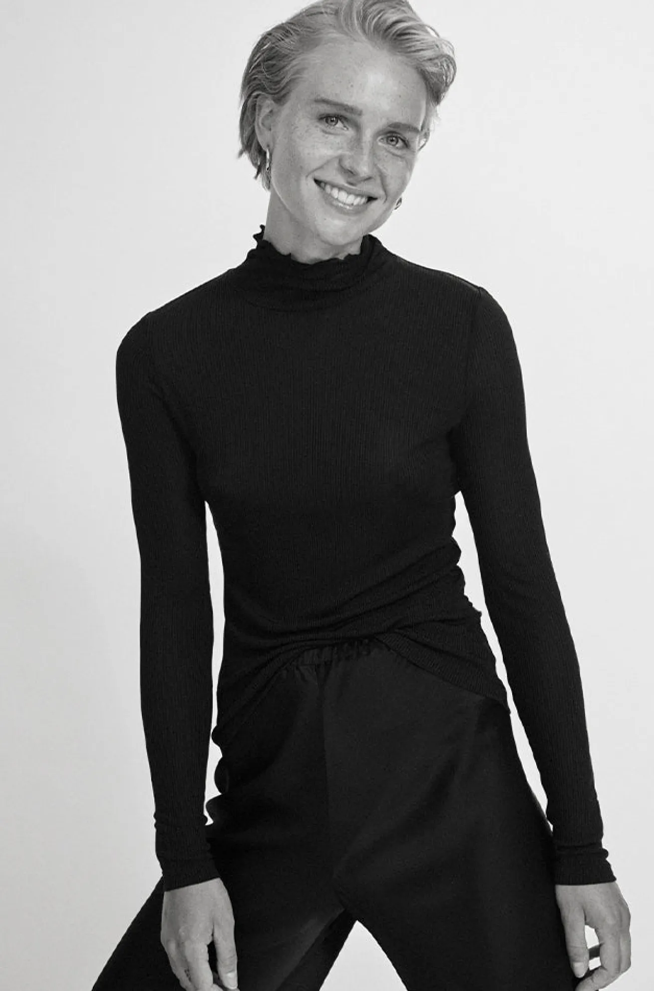 RIBBED TURTLENECK BLACK