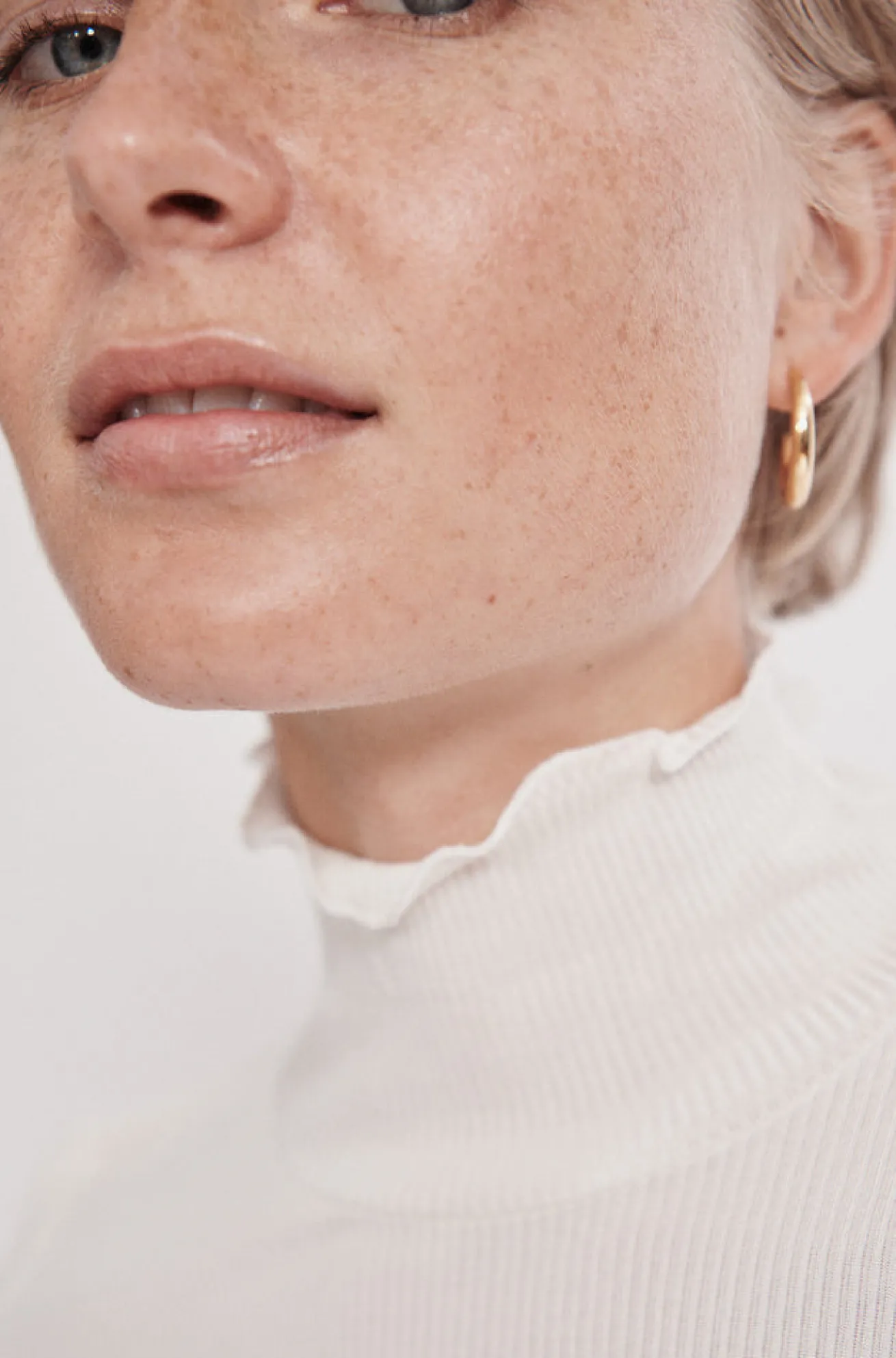 RIBBED TURTLENECK WHITE