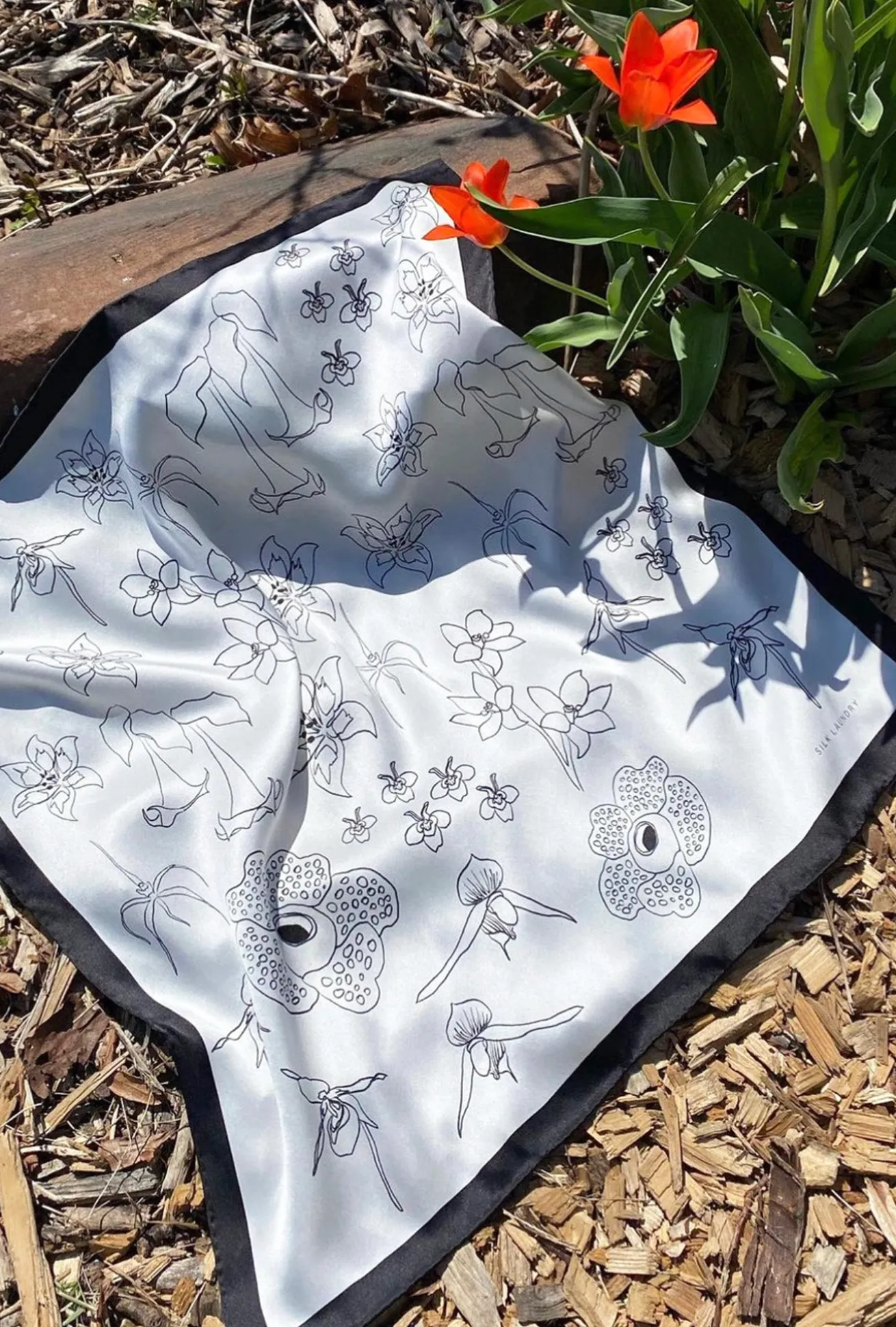 Scarf Lost Flowers Black & White