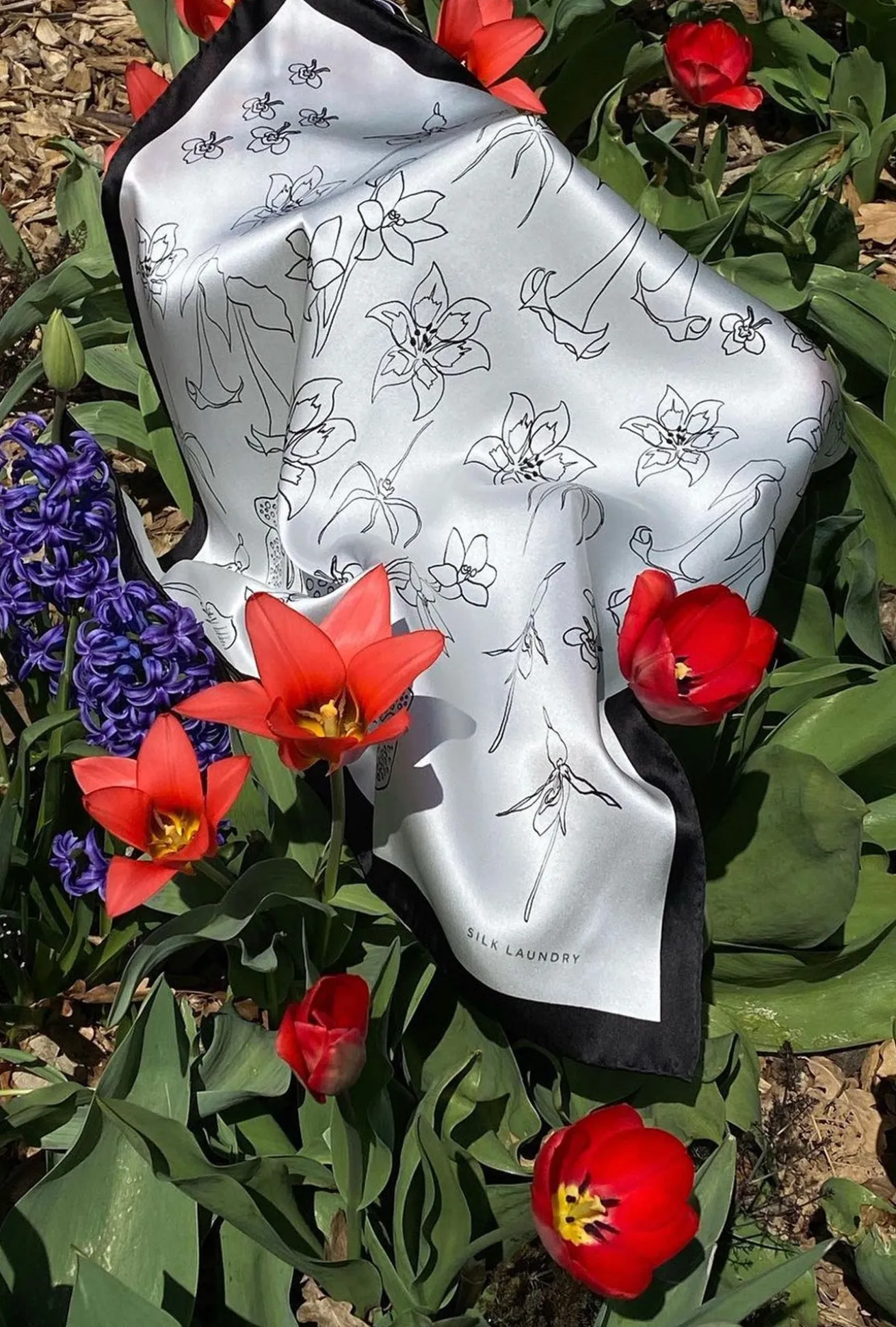 Scarf Lost Flowers Black & White