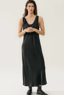 SCOOP NECK DRESS BLACK