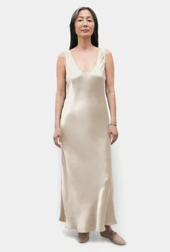 SCOOP NECK DRESS HAZELNUT