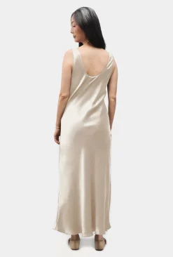 SCOOP NECK DRESS HAZELNUT