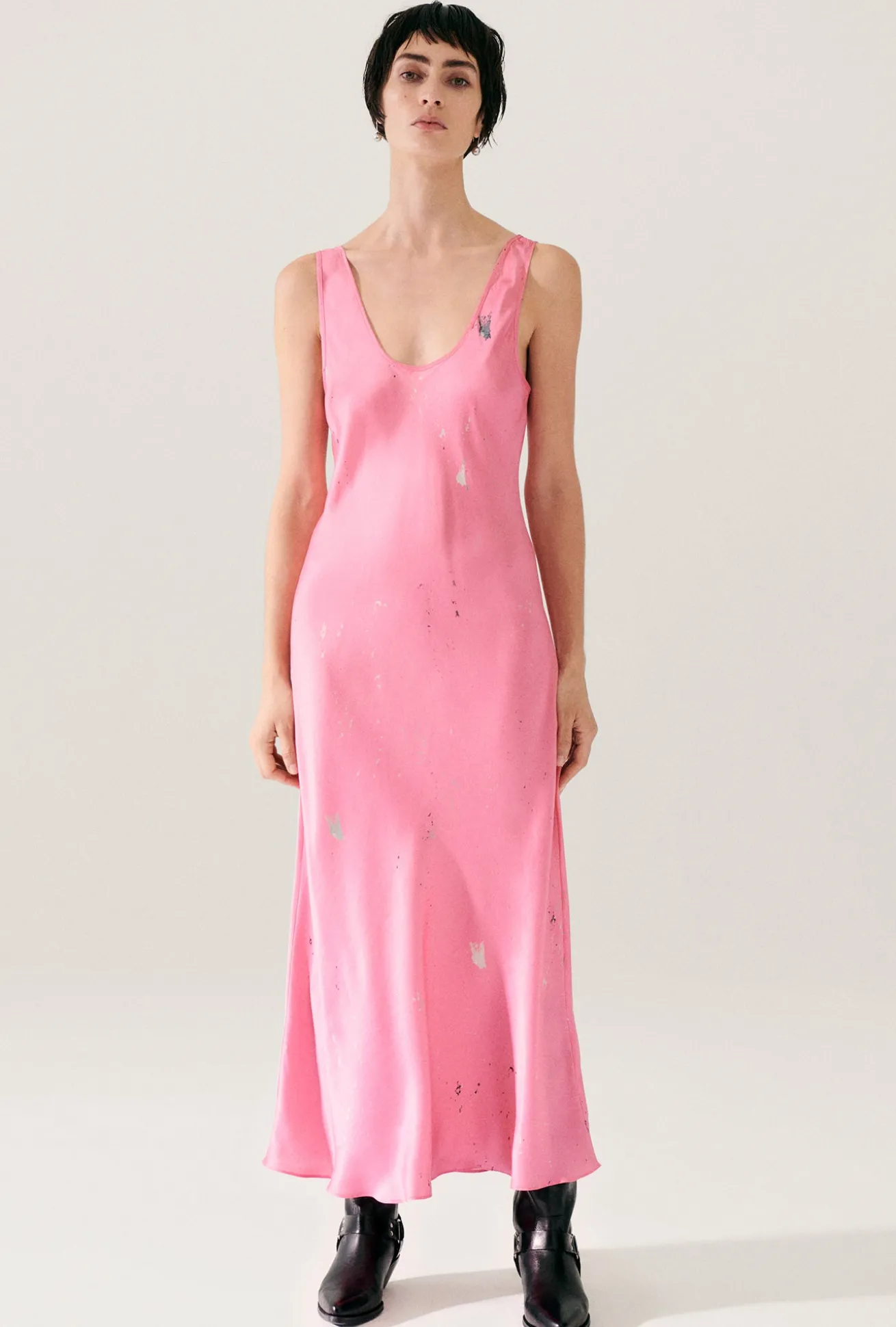SCOOP NECK DRESS HOG WASH