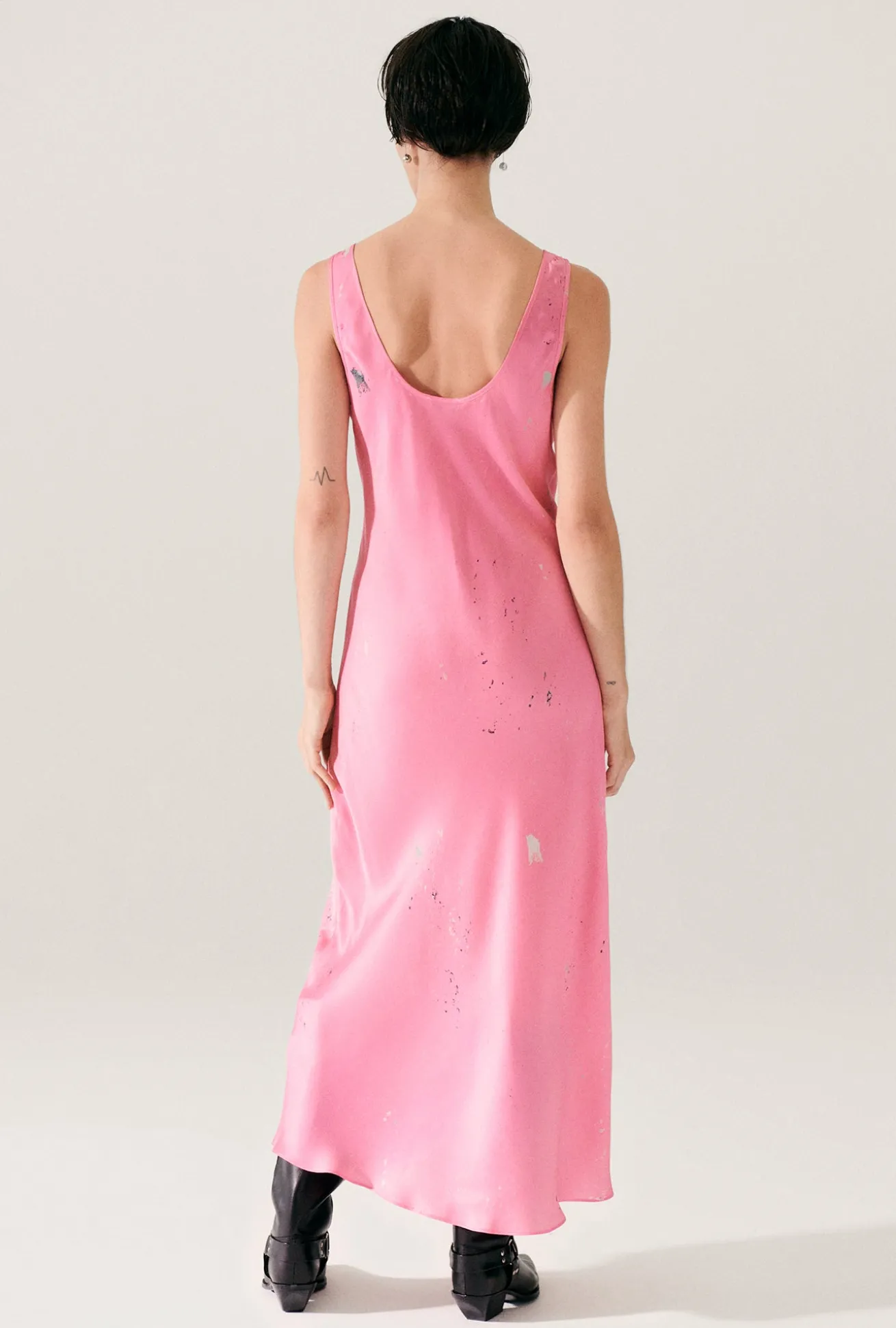 SCOOP NECK DRESS HOG WASH