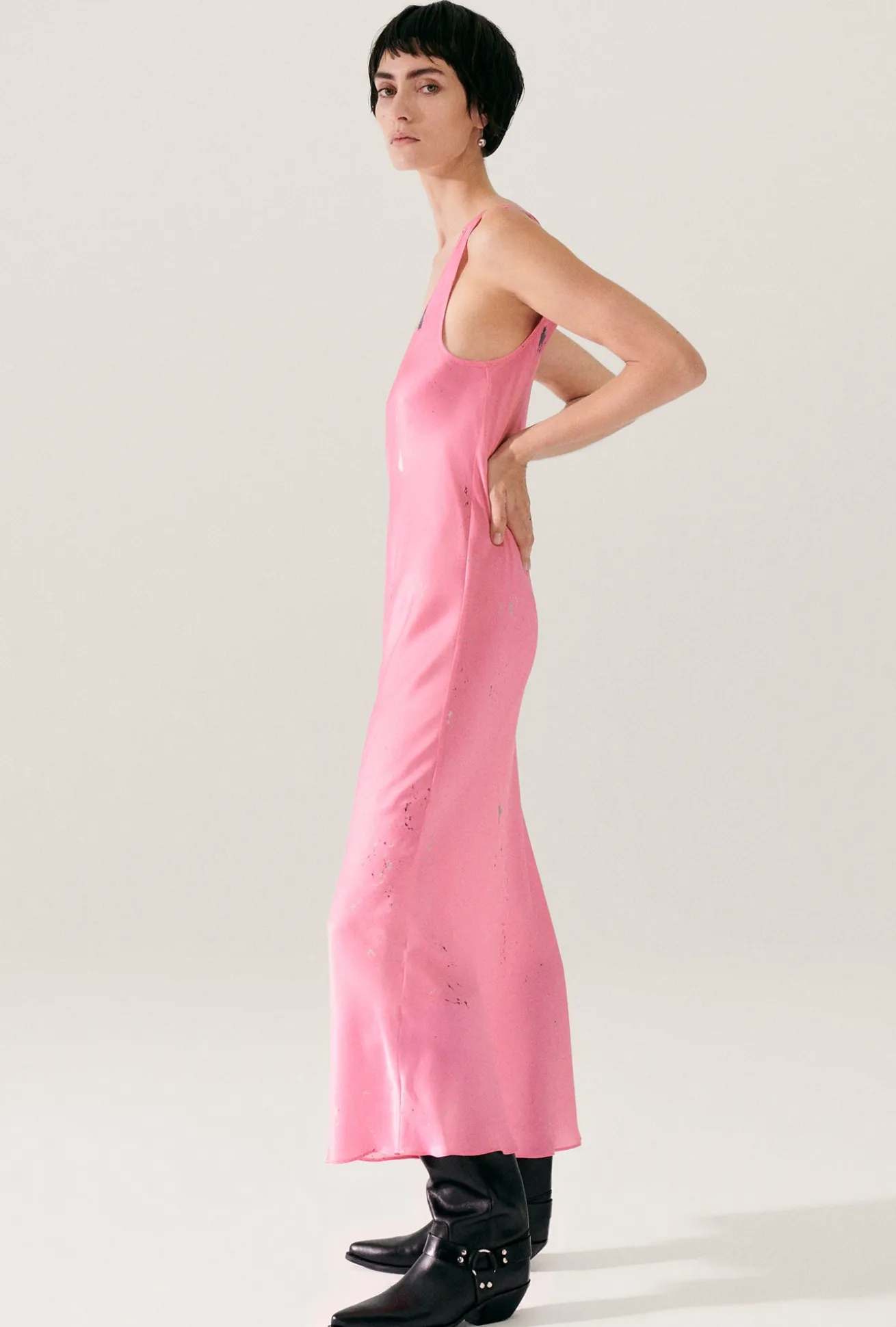 SCOOP NECK DRESS HOG WASH
