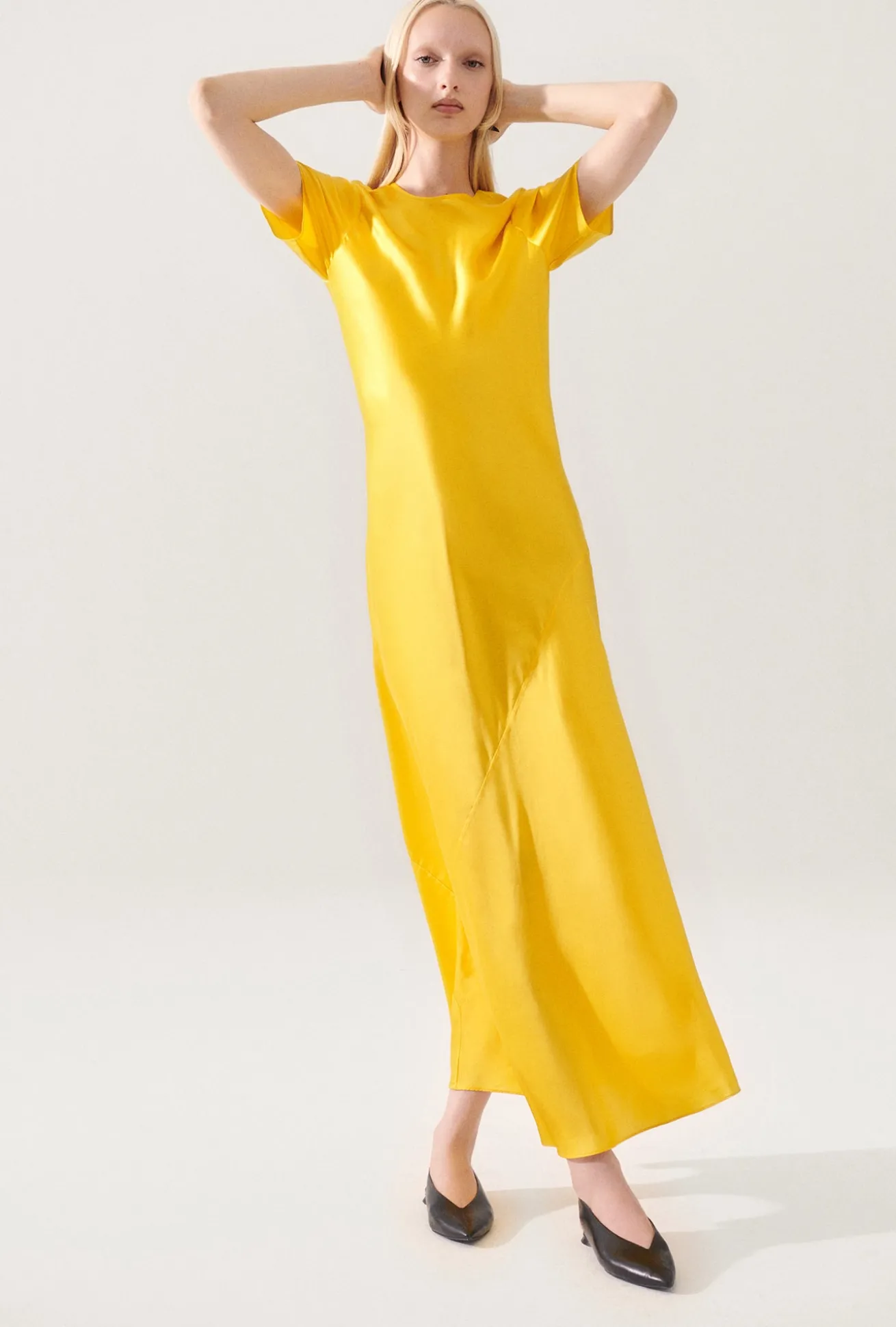 SHORT SLEEVE BIAS DRESS MARIGOLD