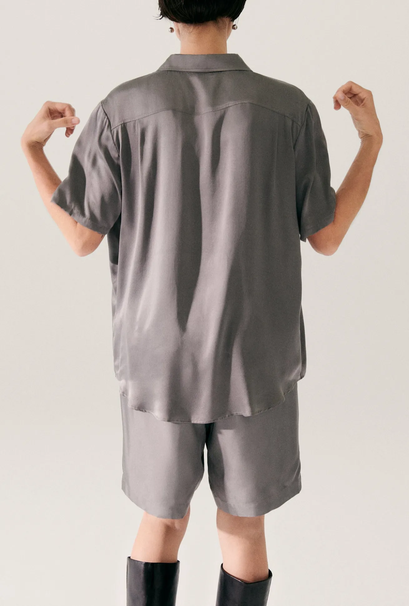 SHORT SLEEVE BOYFRIEND SHIRT GREY PEARL