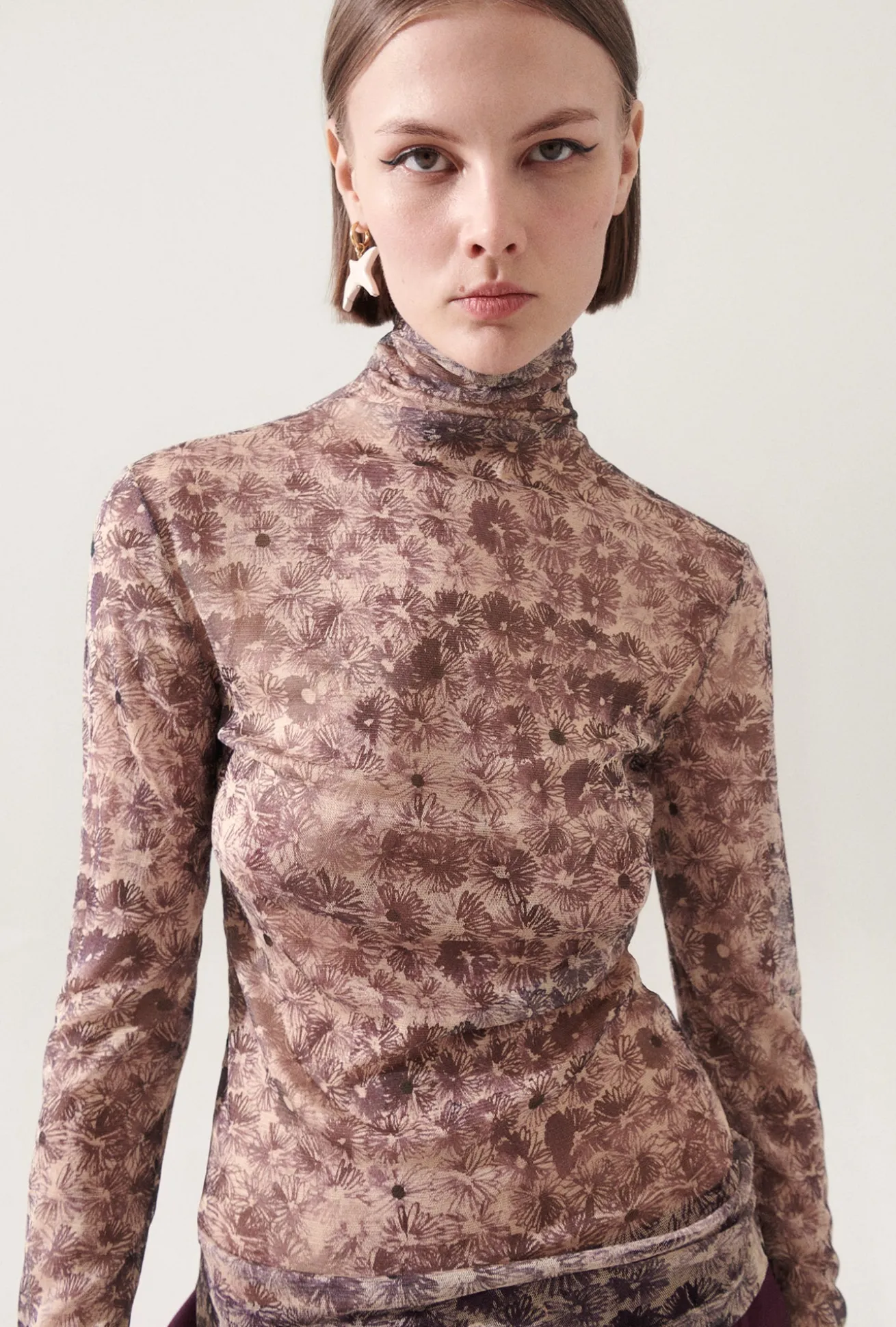 SILK MESH TURTLENECK ASTER FLORAL