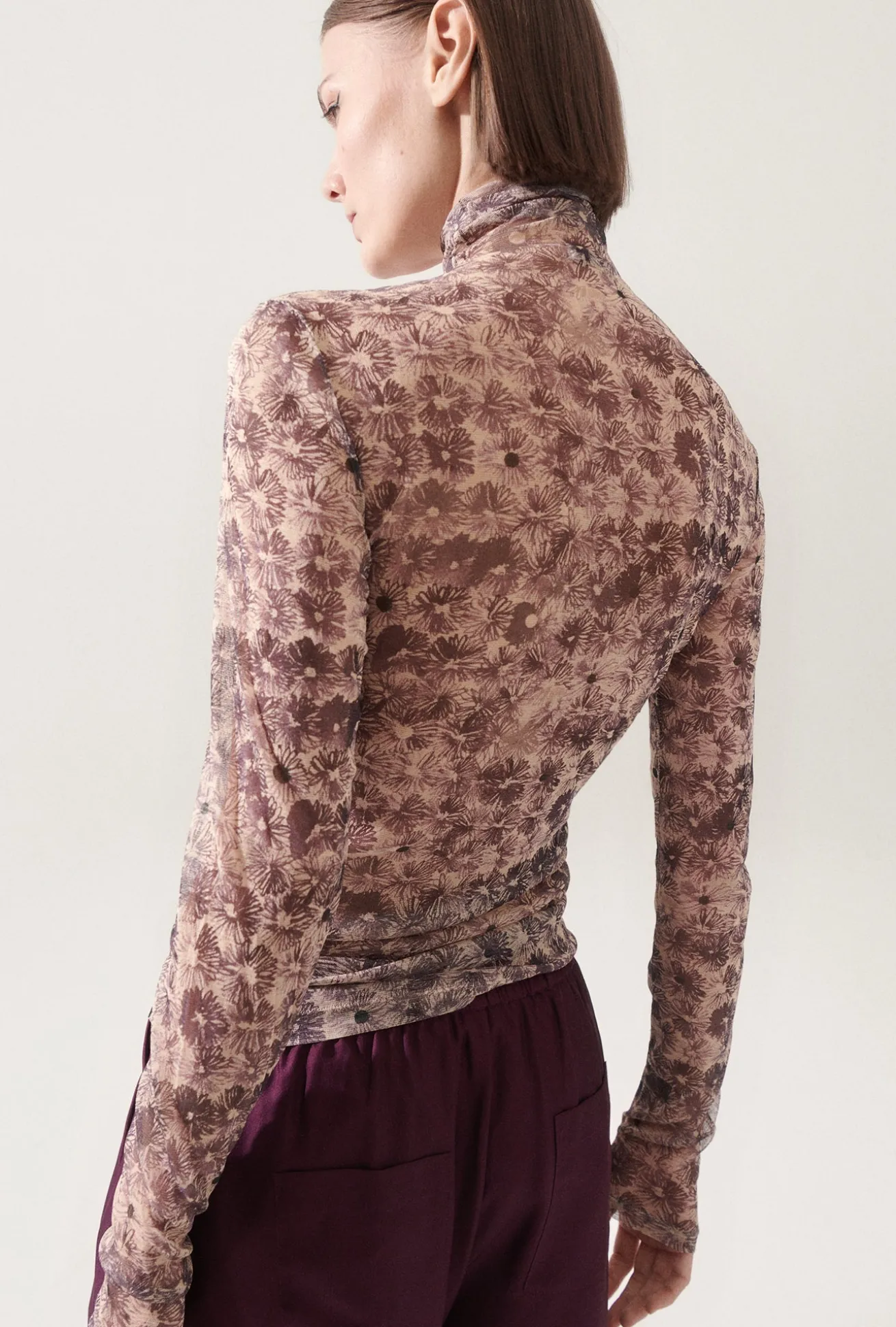 SILK MESH TURTLENECK ASTER FLORAL