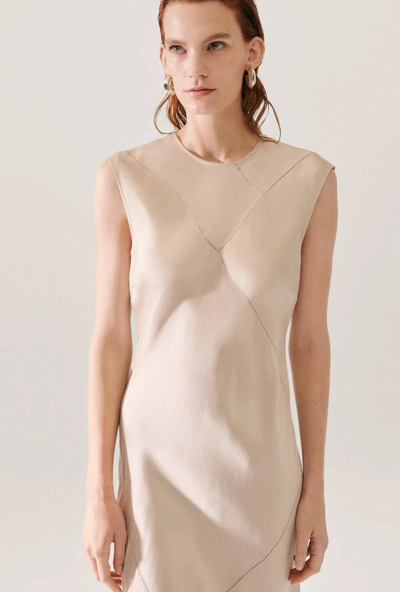 SPLICE SLEEVELESS DRESS HAZELNUT