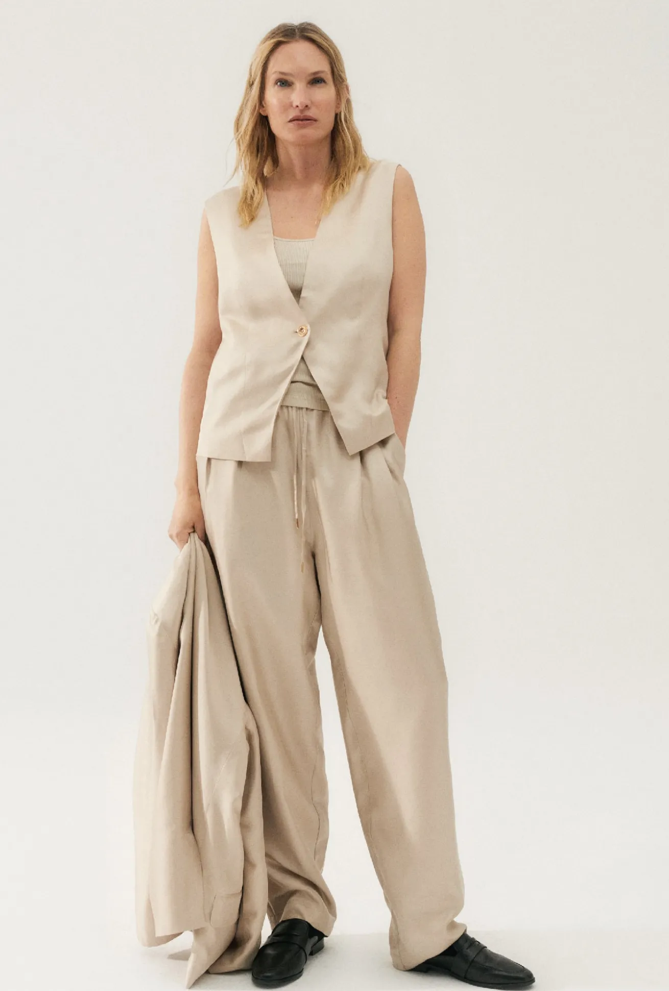 TWILL SLOUCH VEST HAZELNUT