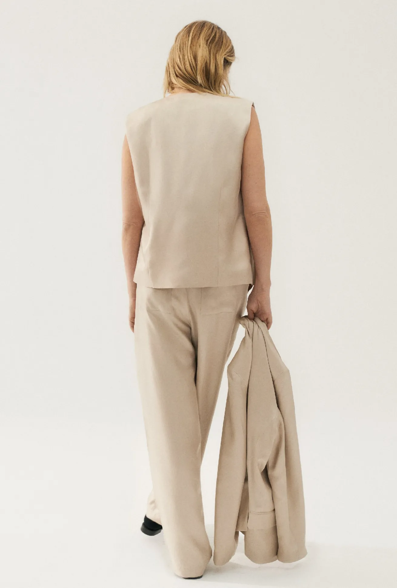 TWILL SLOUCH VEST HAZELNUT