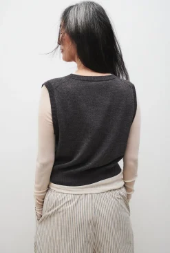V -NECK SWEATER VEST GRANITE MELANGE